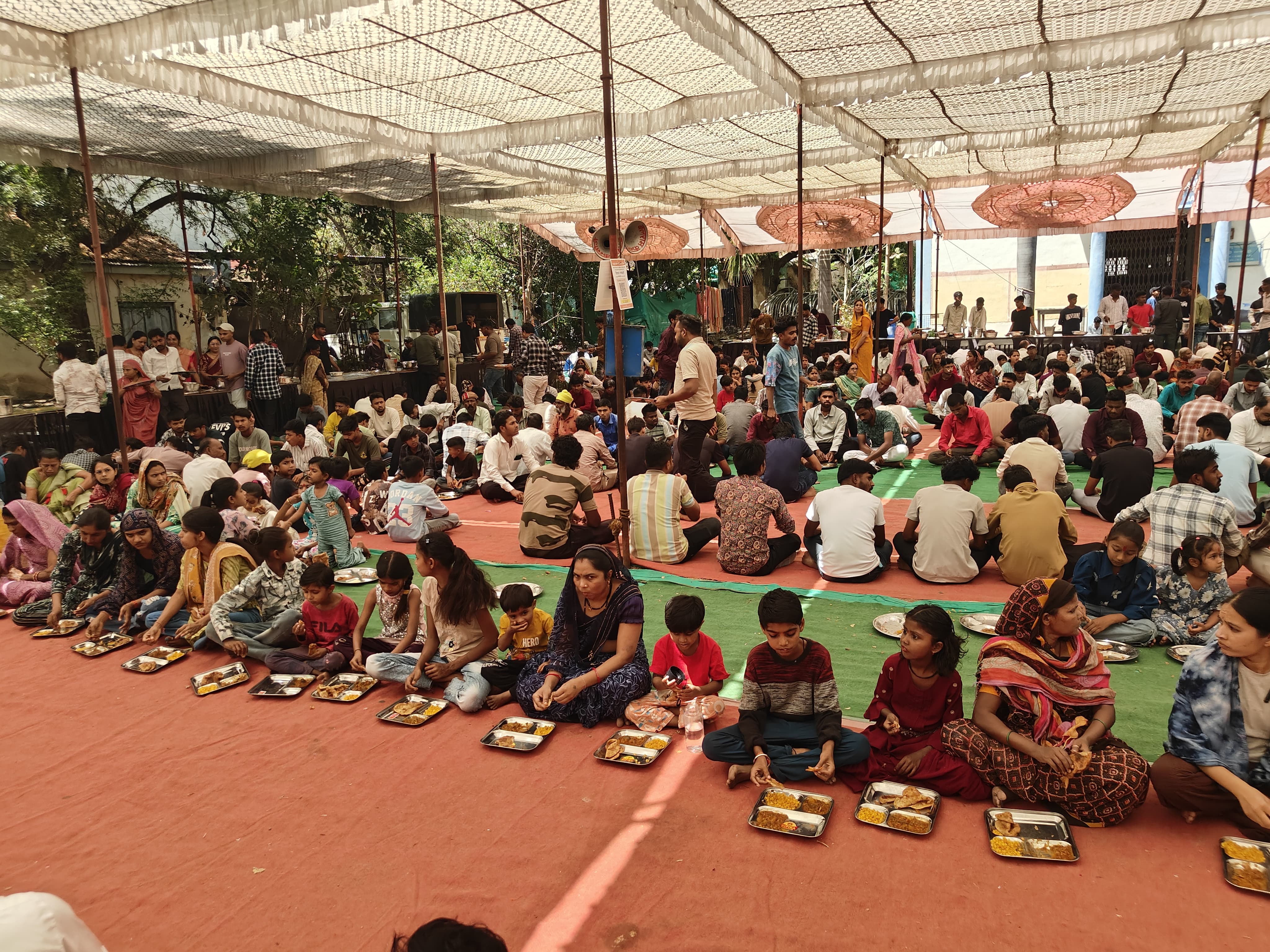  श्रीराम नवमी पर हुँआ विशाल भंडारा प्रारंभ, हजारों श्रद्धालुओं कर रहे प्रसादी ग्रहण