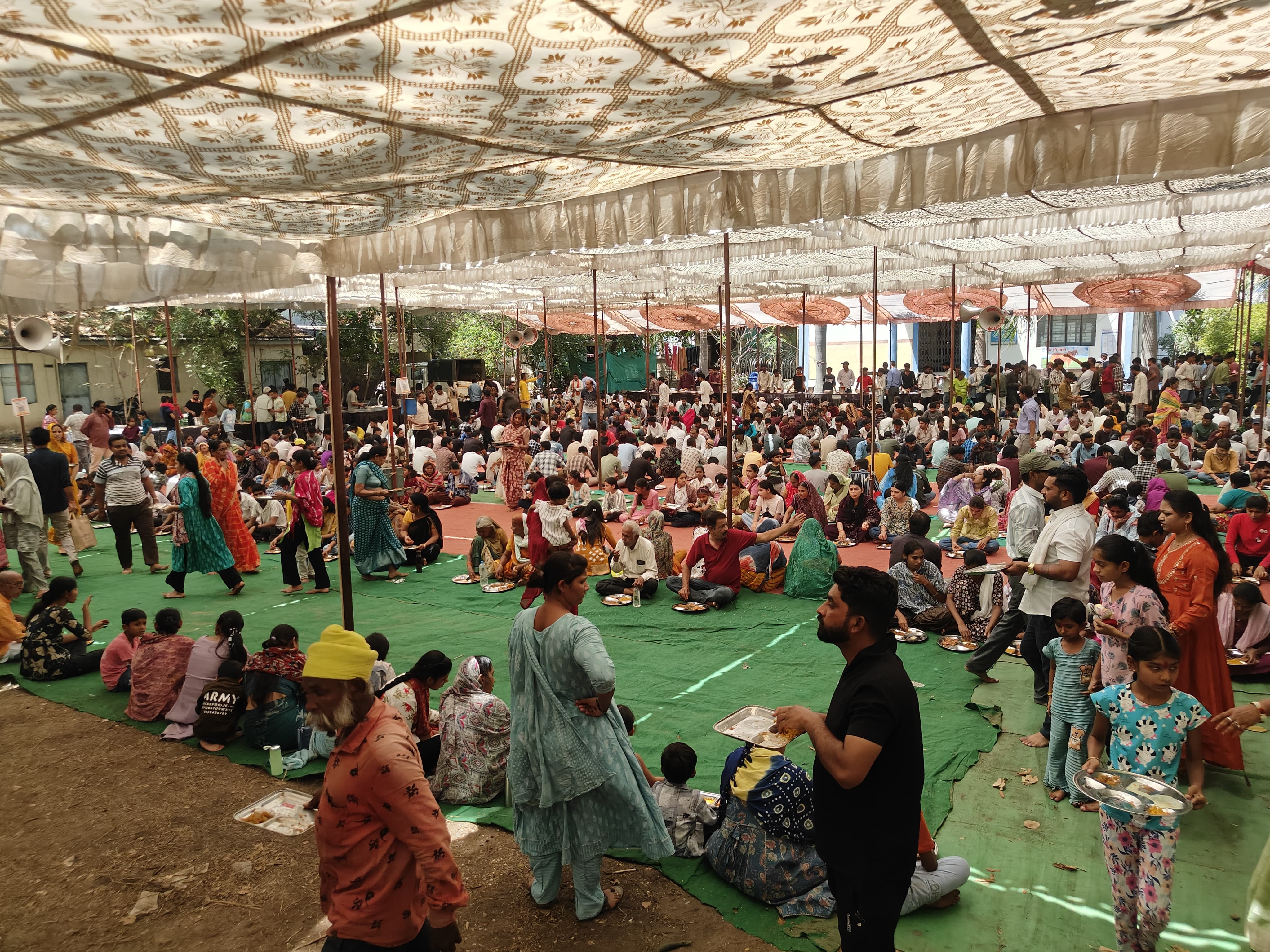  श्रीराम नवमी पर हुँआ विशाल भंडारा प्रारंभ, हजारों श्रद्धालुओं कर रहे प्रसादी ग्रहण