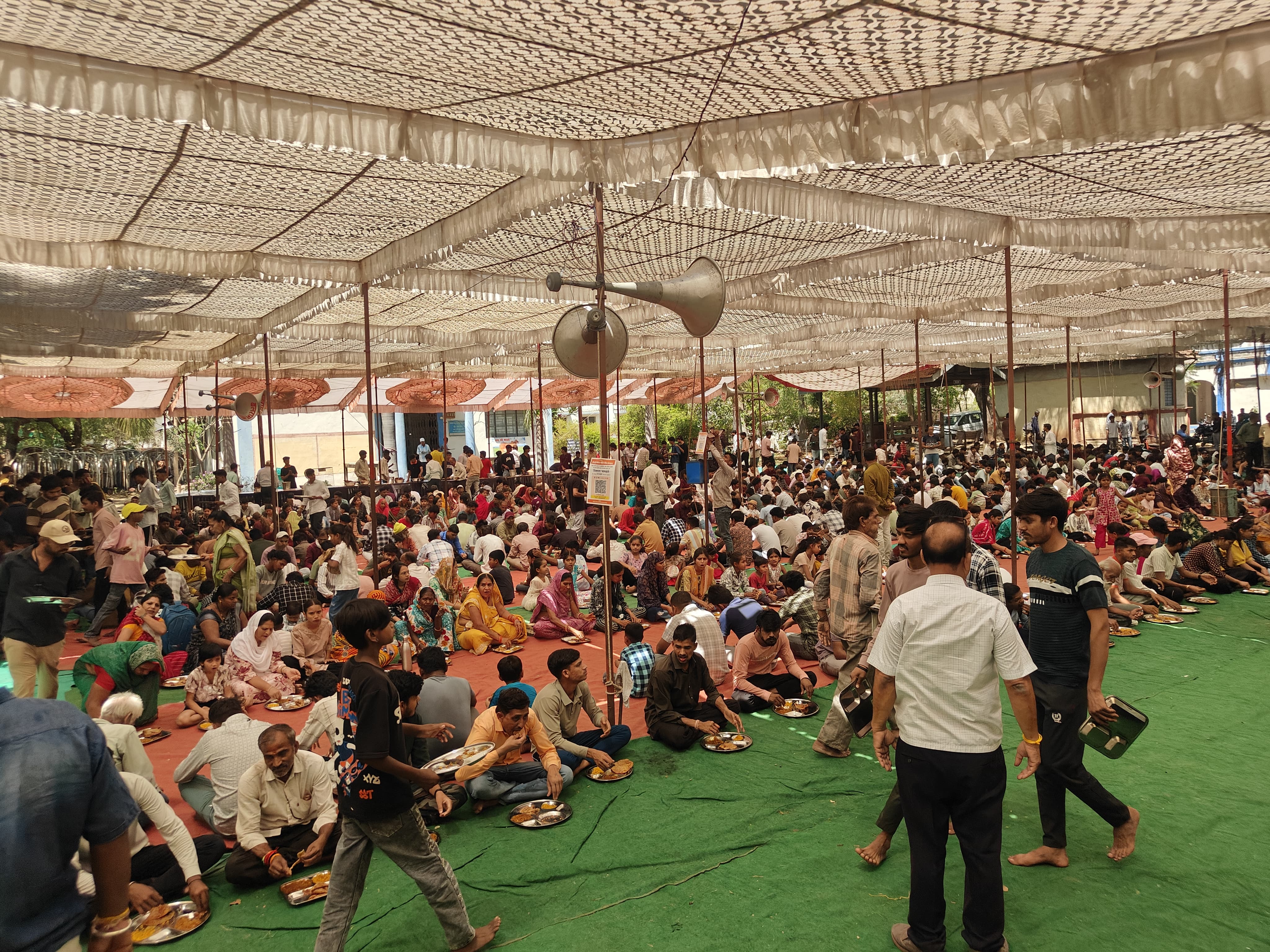  श्रीराम नवमी पर हुँआ विशाल भंडारा प्रारंभ, हजारों श्रद्धालुओं कर रहे प्रसादी ग्रहण