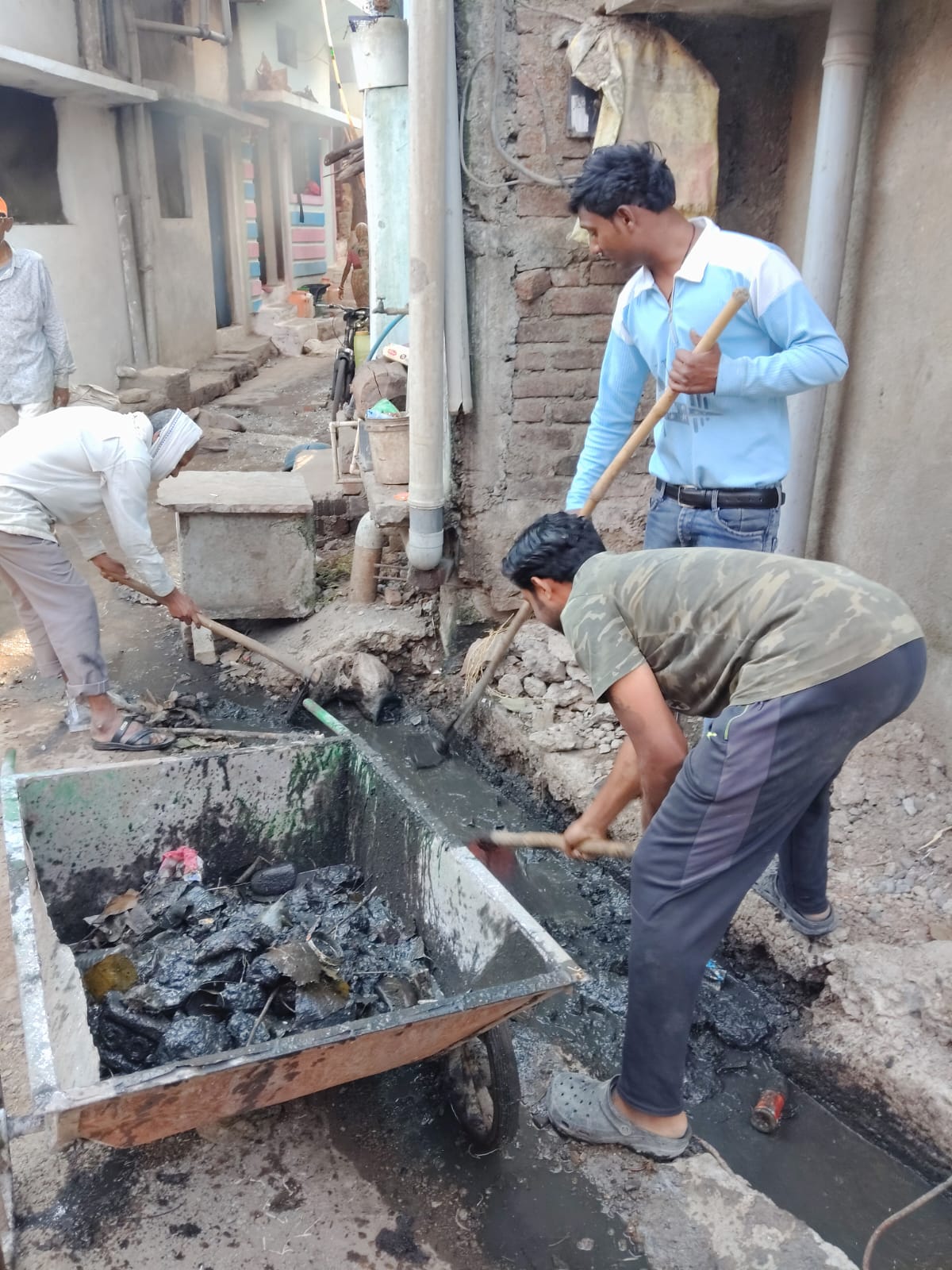 बैतूल बाजार में स्वच्छता अभियान ने पकड़ी रफ्तार, सीएमओ के निरीक्षण से दिख रहा असर posted by Sachin Jain from Betul