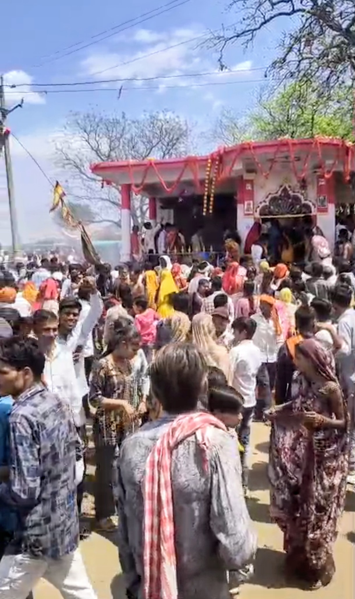 38 डिग्री की तपिश में दंडवत आस्था: हजारों श्रद्धालु पहुंचे बलखंडन खेर माता धाम