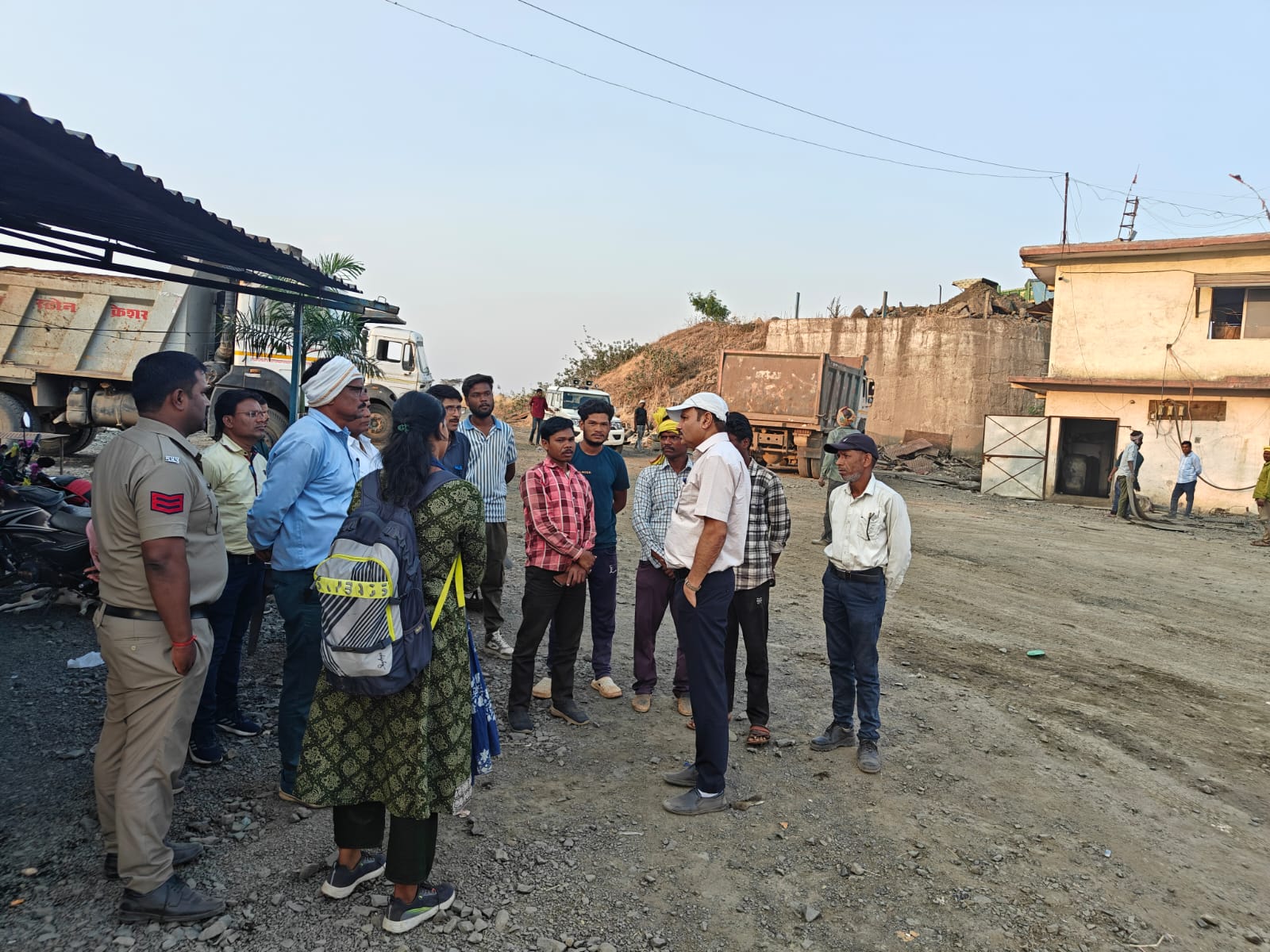 आमला में अवैध खनन पर बड़ी कार्रवाई, पोकलेन मशीन और डंपर जब्त posted by Mohammad Asif Langha from Amla