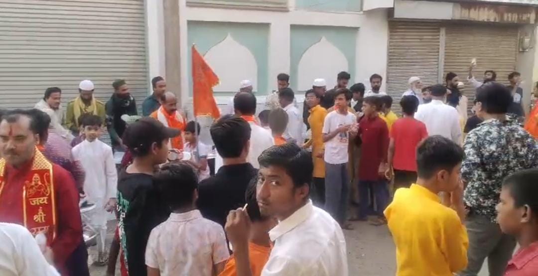 शहडोल: सांप्रदायिक सौहार्द्र की मिसाल: रामनवमी जुलूस का मुस्लिम समुदाय ने किया भव्य स्वागत posted by Irfan Khan  from Shahdol
