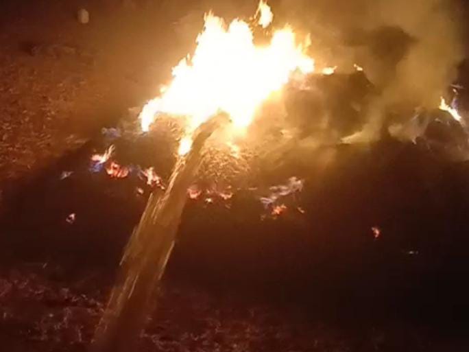 तिवरखेड़ में शार्ट सर्किट से खेत में काट कर रखी गेंहू की फसल में लगी आग, फायर टीम ने पाया काबू  posted by Mohammad Afsar  from Multai