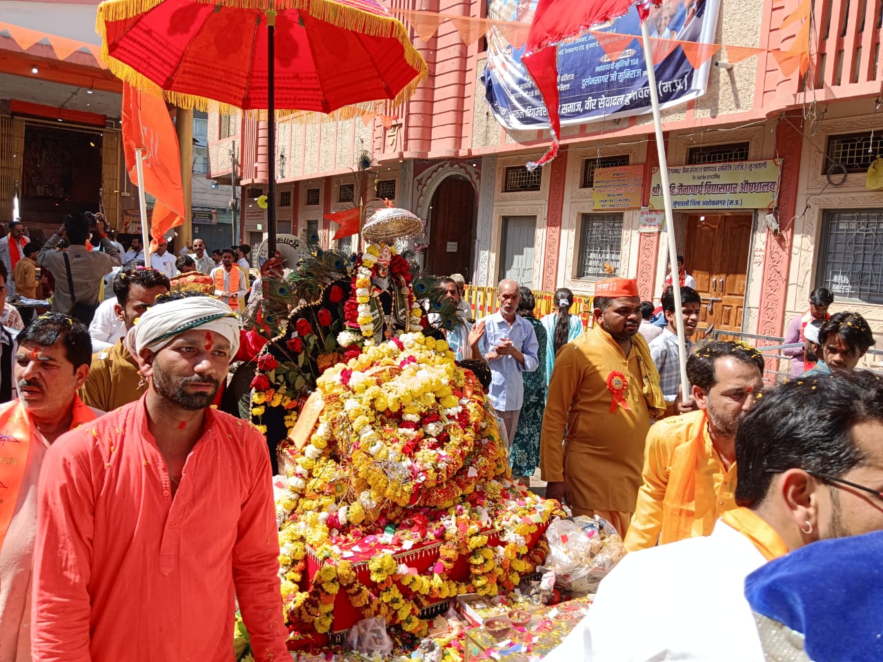 भक्ति के रंग में डूबा नगर रामनवमी पर उमड़ा जनसैलाब posted by  Hemant Yadav from Mungaoli