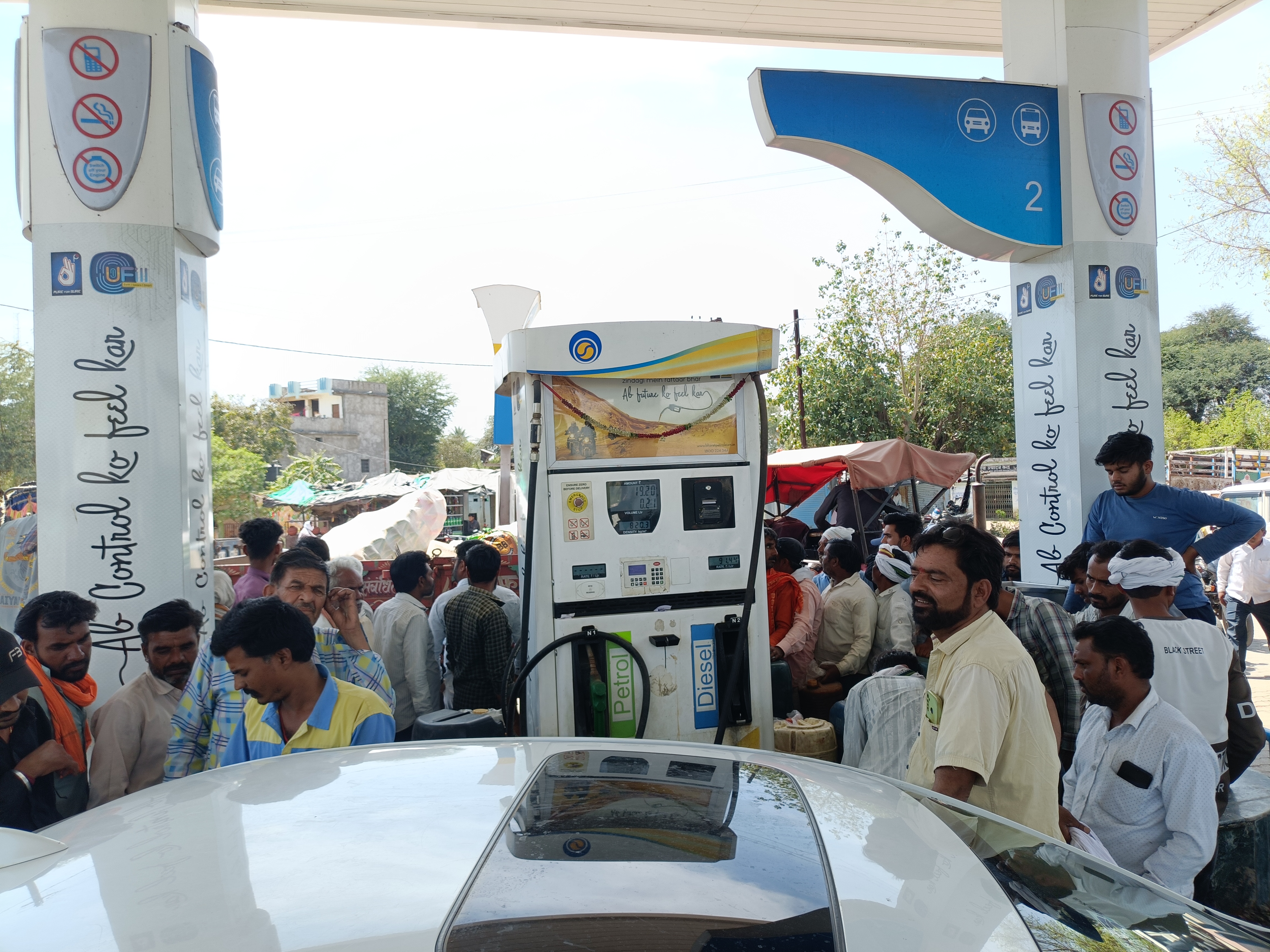 खिमलासा मुंगावली रोड पेट्रोल पंप  posted by Pratipal Rajput from Sagar