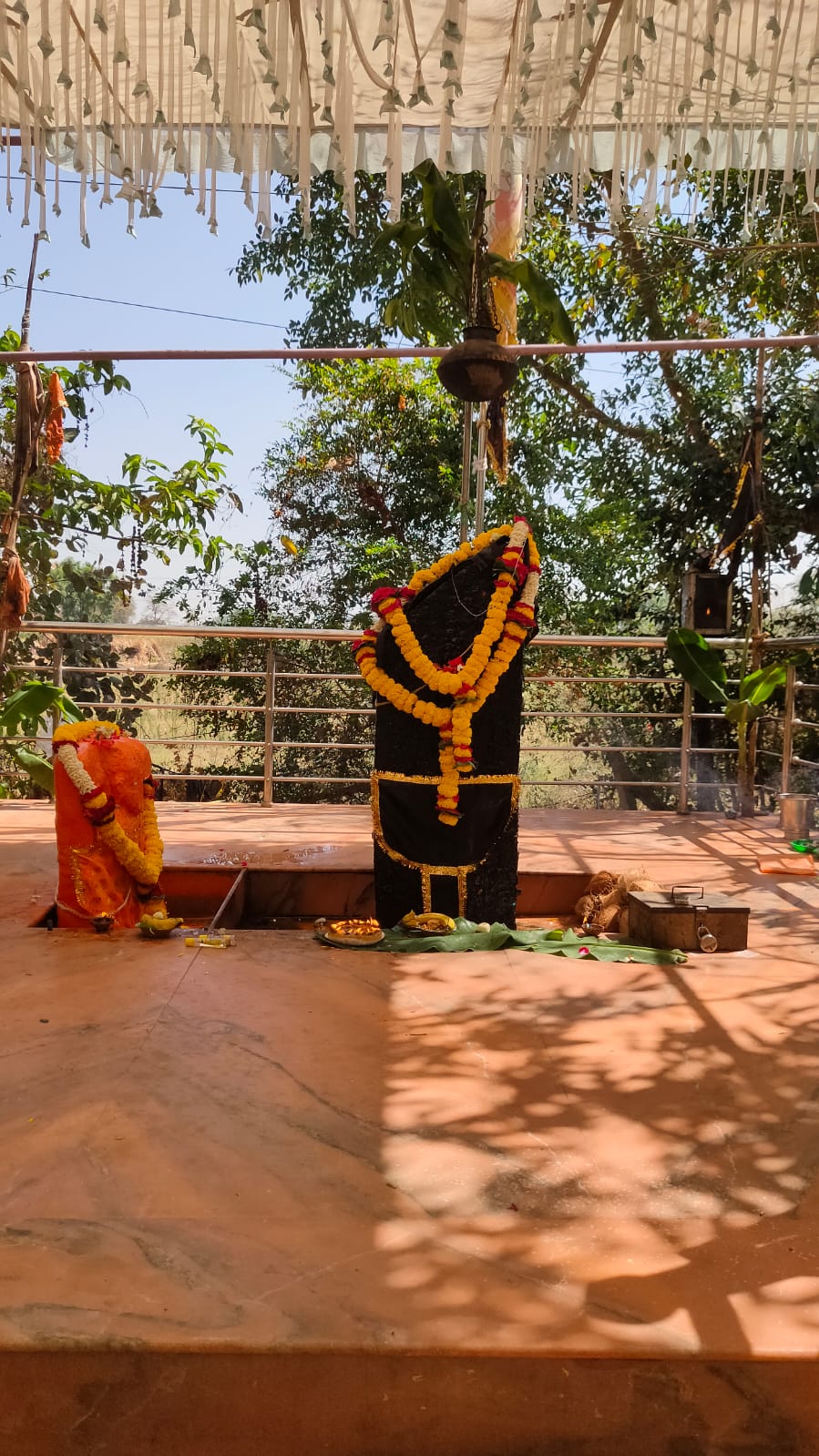 शनि मंदिर धाम में  स्थापना दिवस के अवसर पर उमड़ी श्रद्धालुओं की भीड़ मंत्रोउच्चार के साथ हुआ शनिदेव का जलाभिषेक posted by Nagin Mhajan