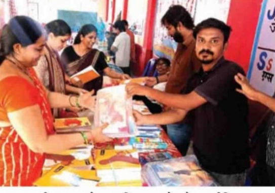 औपचारिक पुस्तक मेला : निजी स्कूलों का सिलेबस, ड्रेस-शूज नदारद, कॉपियों पर मिली छूट निजी प्रकाशकों ने बनाई मेले से दूरी, posted by Lokesh Davde
