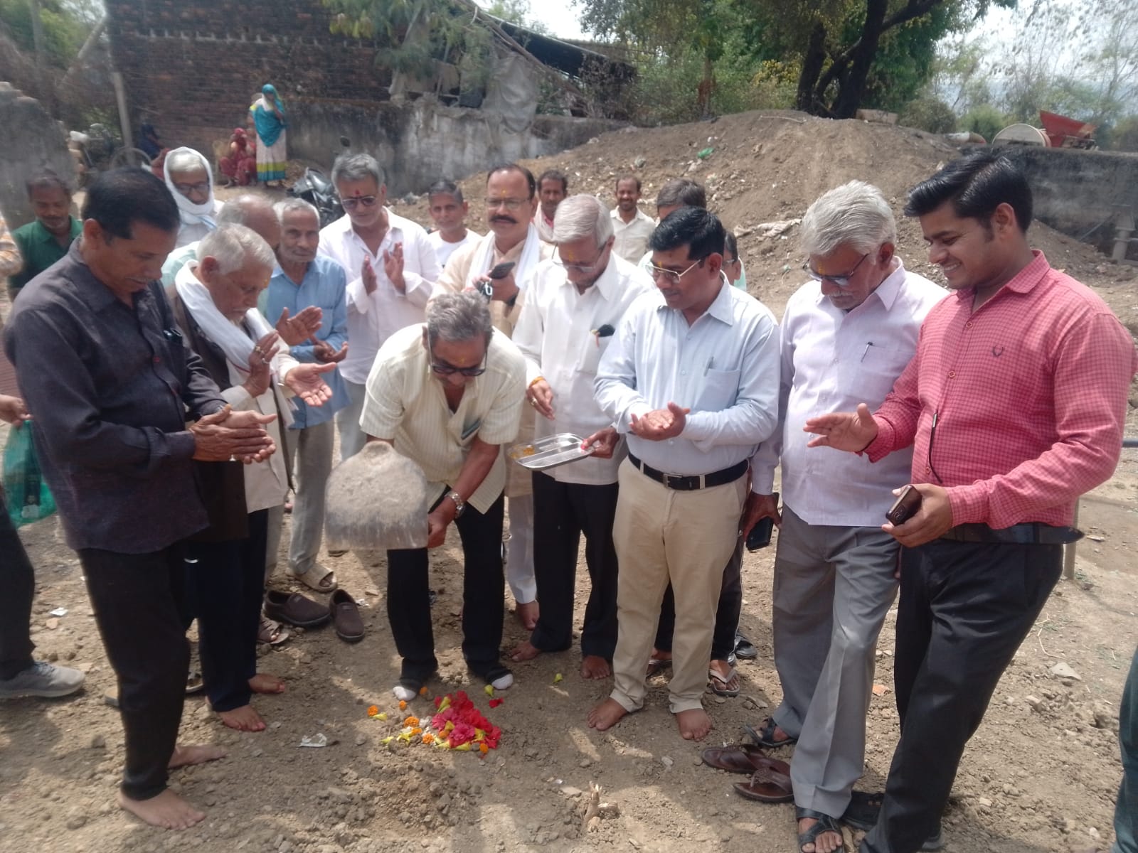 कुठिला में उप स्वास्थ्य केंद्र का भव्य भूमिपूजन posted by Arvind Tiwari from Teonthar