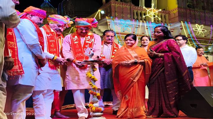 श्री राम जानकी मंदिर में प्राकट्य पर्व का आयोजन कलाकारों के दल ने दी आकर्षक प्रस्तुतियां सांसद एवं विधायक ने दीप प्रज्जवलन कर किया शुभारंभ
