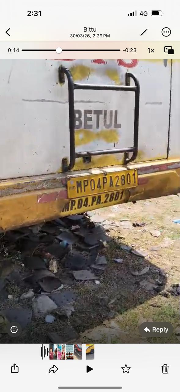 बस स्टैंड पर खड़ी बाइक पर रिवर्स बस चढ़ाने का आरोप, युवक ने थाने में की शिकायत