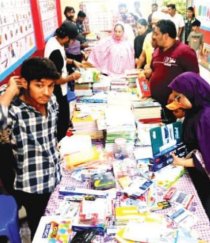 निजी स्कूल के सिलेबस की पूर्ति नहीं कर पाया पुस्तक मेला, फिर भी कॉपी व एनसीईआरटी बुक पर मिली 25 से 50 प्रतिशत छूट  posted by Lokesh Davde