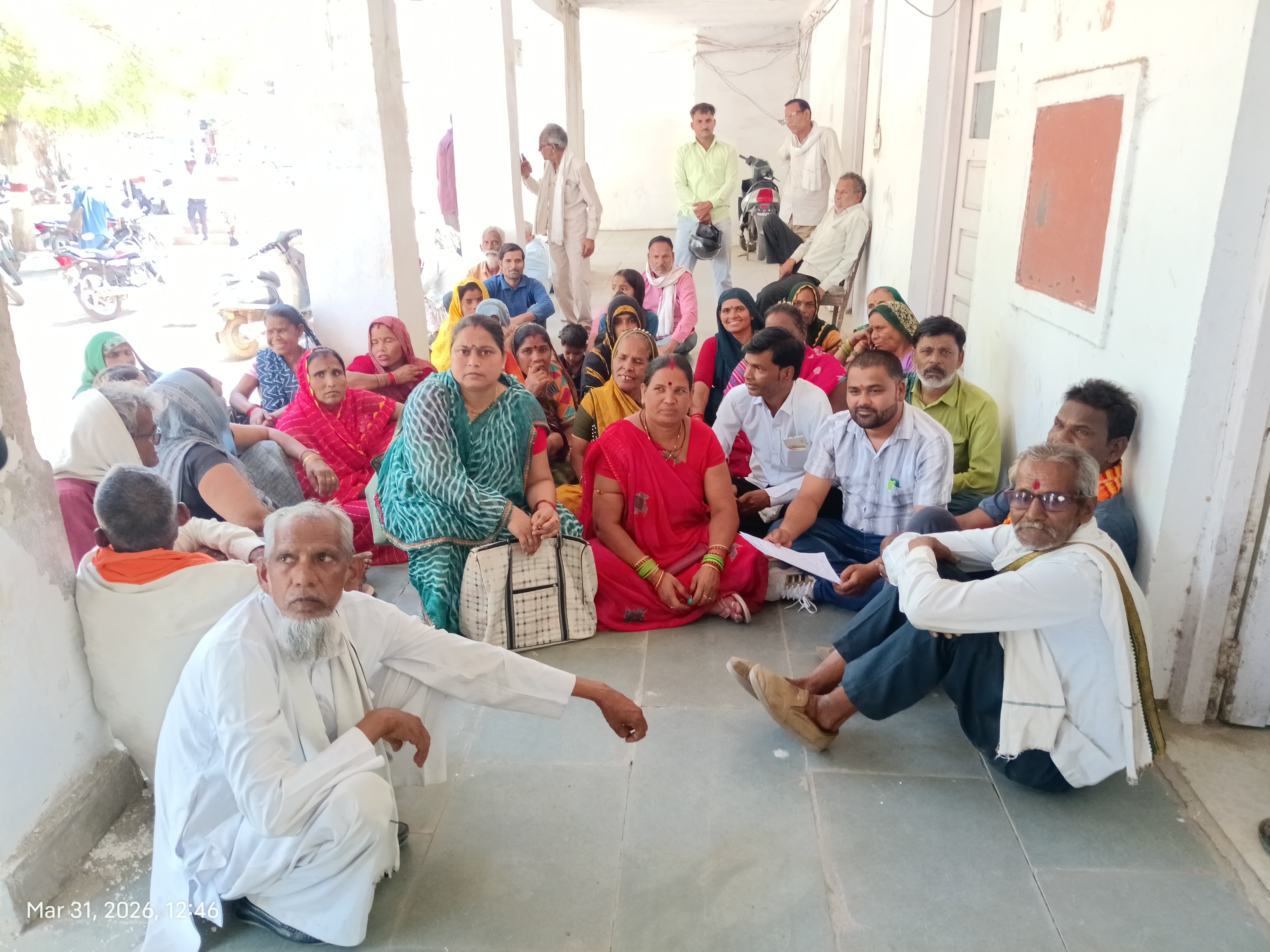 डबरा ब्रेकिंग, वार्ड 08 बेहाल: पानी-सड़क-सफाई फेल, सुविधाएं गायब, जनता का फूटा गुस्सा—सीएमओ साक्षी बाजपेई पर गंभीर सवाल” posted by Hemant Upadhyay  from Bhitarwar