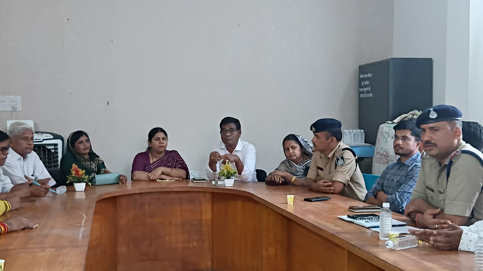 हनुमान जन्मोत्सव को लेकर थाना परिसर में शांति समिति की बैठक का हुआ आयोजन  posted by Mohammad Afsar  from Multai