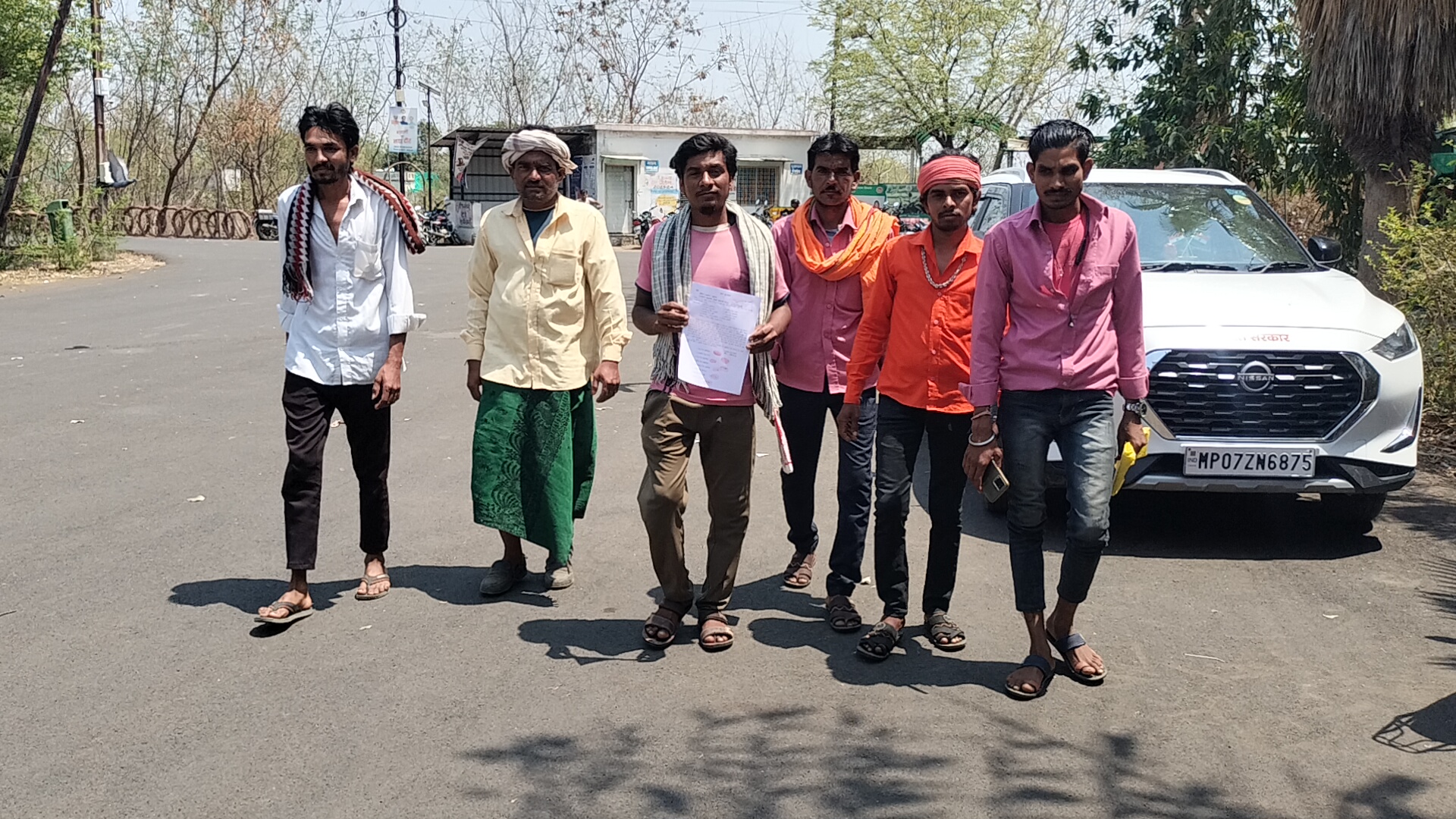 जल जीवन मिशन अंतर्गत पानी की टंकी का निर्माण करने वाले मजदूरों की नही चुकाई  ठेकेदार ने राशि  मोबाइल किया बन्द , जनसुनवाई में दिया आवेदन posted by Lokesh Davde