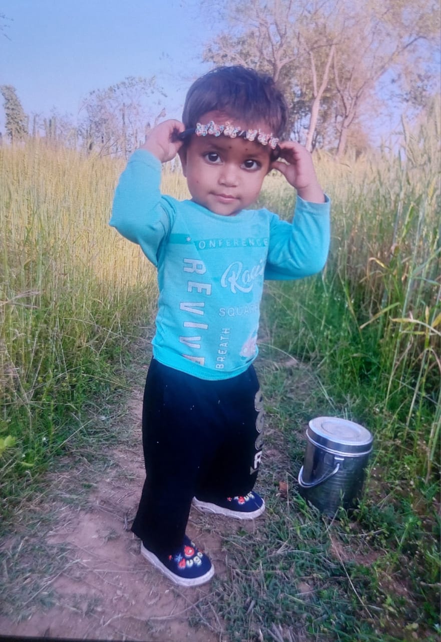 परिजन खेत पर कटाई करते रहे और घर की हौदी के डेढ  साल की मासूम पानी में डूबनें से मौत posted by Amit Kumar Awasthi