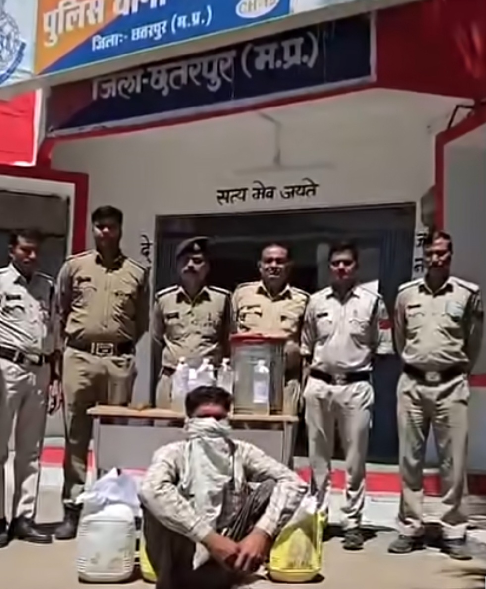 थाना मातगुवां पुलिस ने गुबरन रोड खेत में अवैध शराब संग्रह पर मारा छापा - 60 लीटर अवैध कच्ची शराब बरामद    posted by Amit Kumar Awasthi