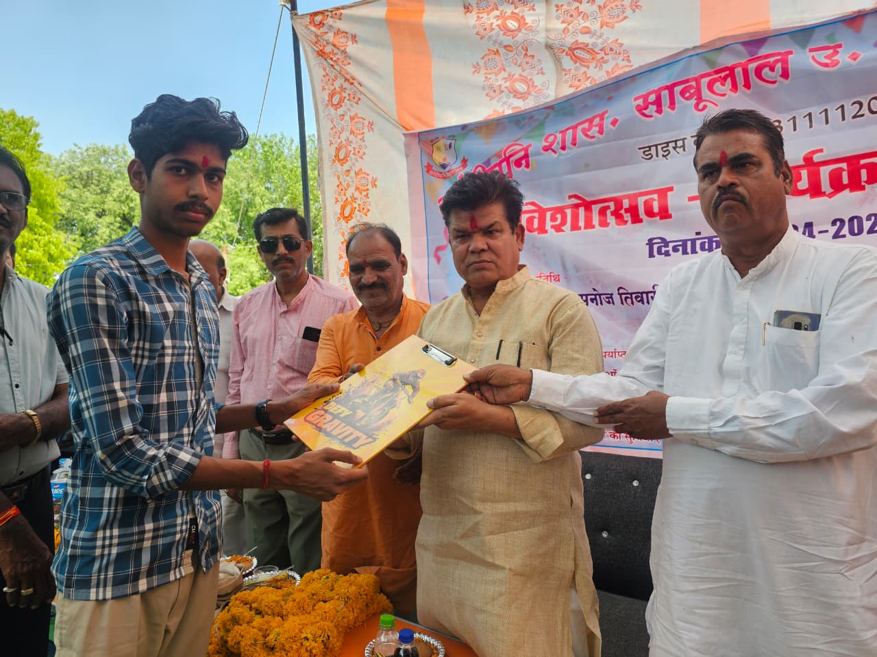 गढ़ाकोटा के सांदीपानी शासकीय साबू लाल उच्चतर माध्यमिक विद्यालय में प्रवेश उत्सव हर्षोल्लास के साथ हुआ सम्पन्न posted by Ravi Soni from Garhakota