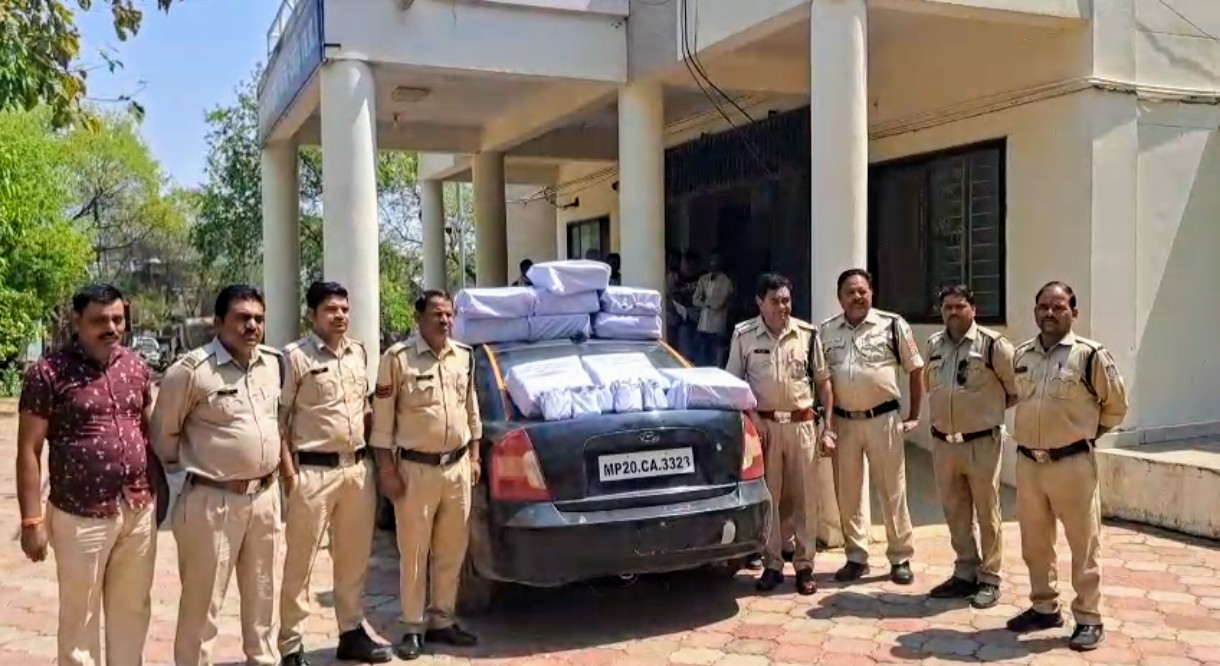 हटा पुलिस की बड़ी कार्रवाई: कार से 10 पेटी अवैध शराब जप्त, चालक फरार posted by Akib Khan from Damoh