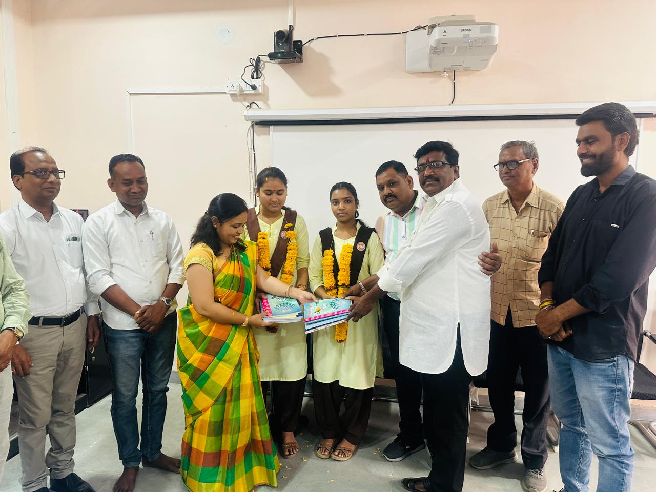 शासकीय उतकृष्ट विद्यालय खकनार में प्रवेशोत्सव कार्यक्रम सम्पन्न नवीन सत्र को लेकर विद्यर्थियों में उत्सव posted by Nagin Mhajan