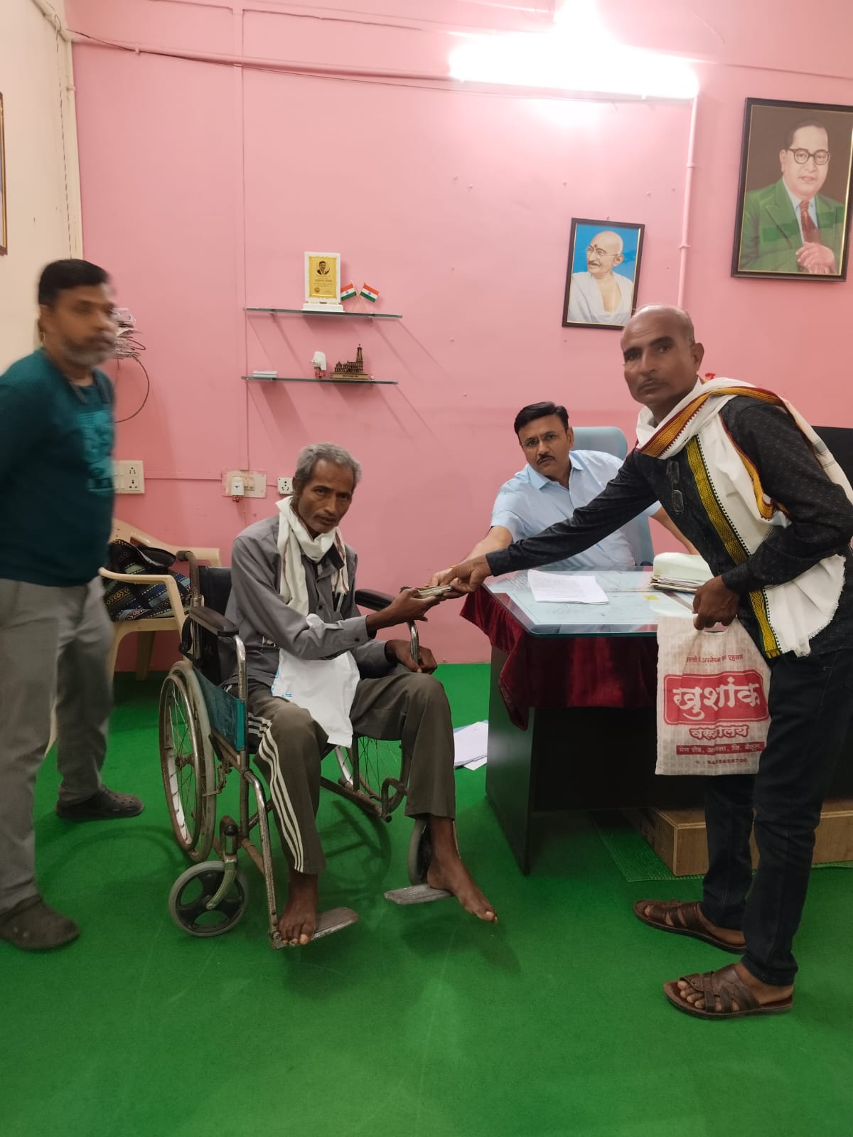 राजीनामा राशि देने में टालमटोल, एसडीएम ने दिव्यांग को दिलवाए 70 हजार रुपये posted by Mohammad Asif Langha from Amla