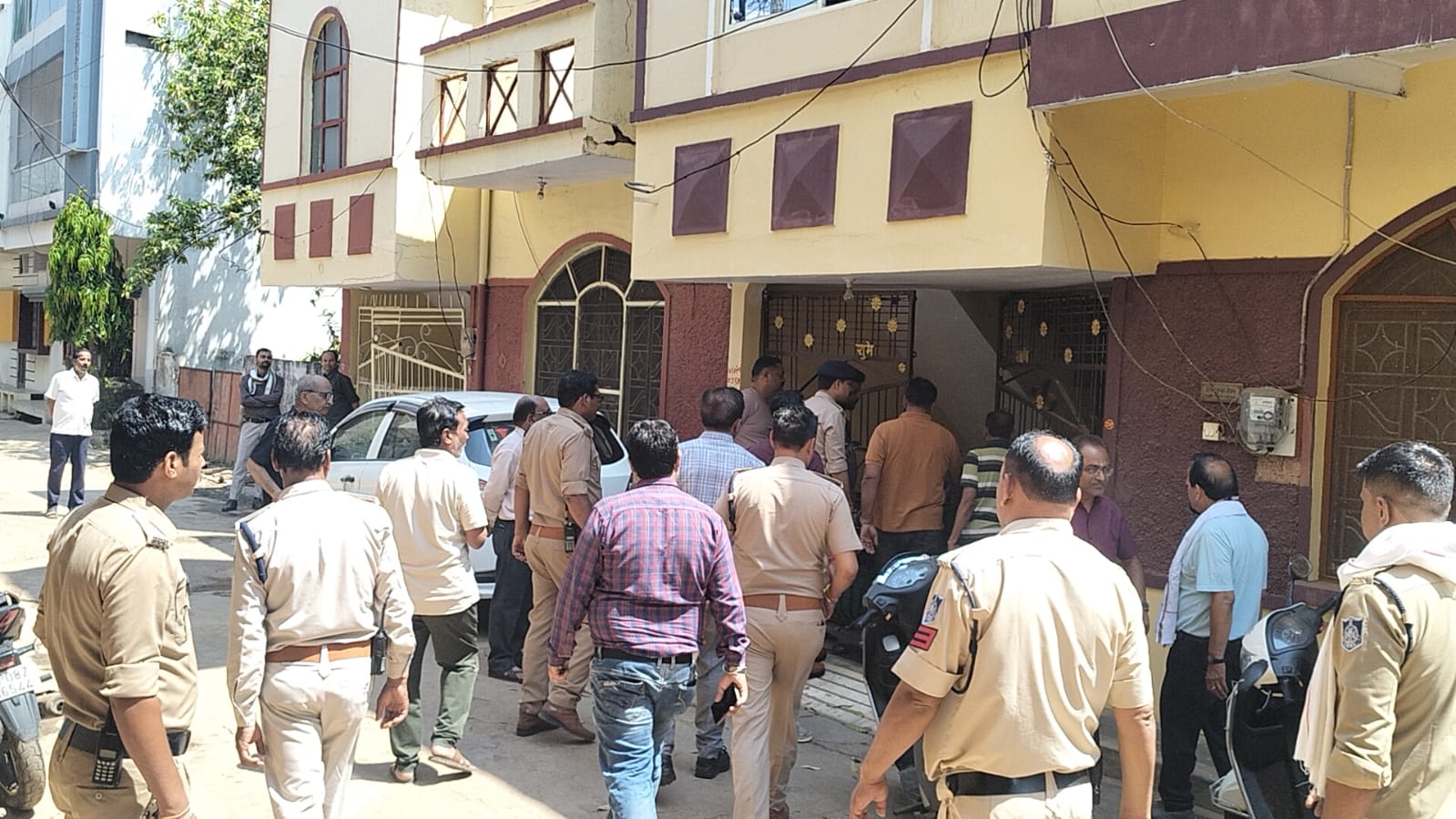 गुना में बंद घर में बुजुर्ग दंपत्ति के शव मिले सनसनी posted by Ved Parkash Arya from Guna