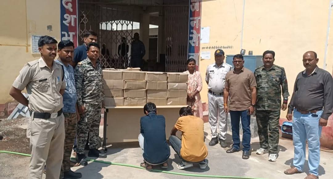 थाना बक्स्वाहा पुलिस द्वारा दमोह रोड से तस्करी की जा रही अवैध शराब सहित दो तस्कर गिरफ्तार, 30 पेटी, 270 लीटर अवैध शराब जप्त  posted by Amit Kumar Awasthi