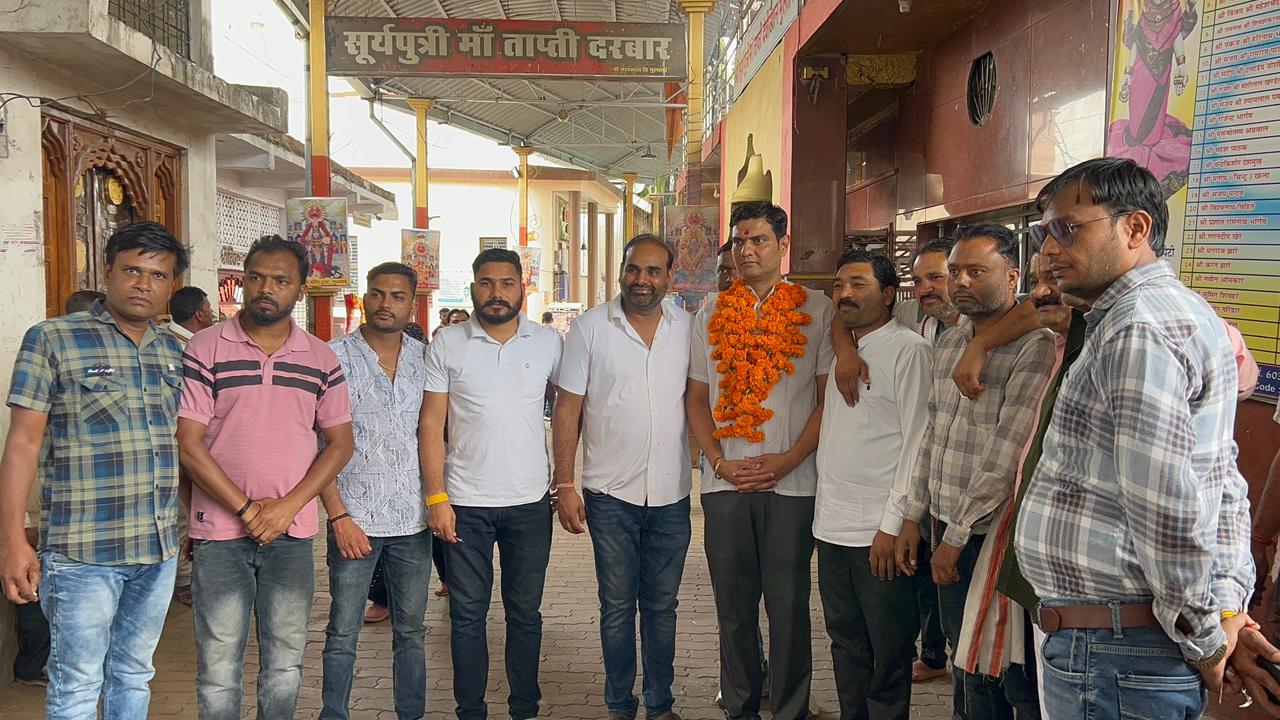 सुमित शिवहरे ने नगर अध्यक्ष बनते ही माँ ताप्ती का लिया आशीर्वाद  posted by Mohammad Afsar  from Multai