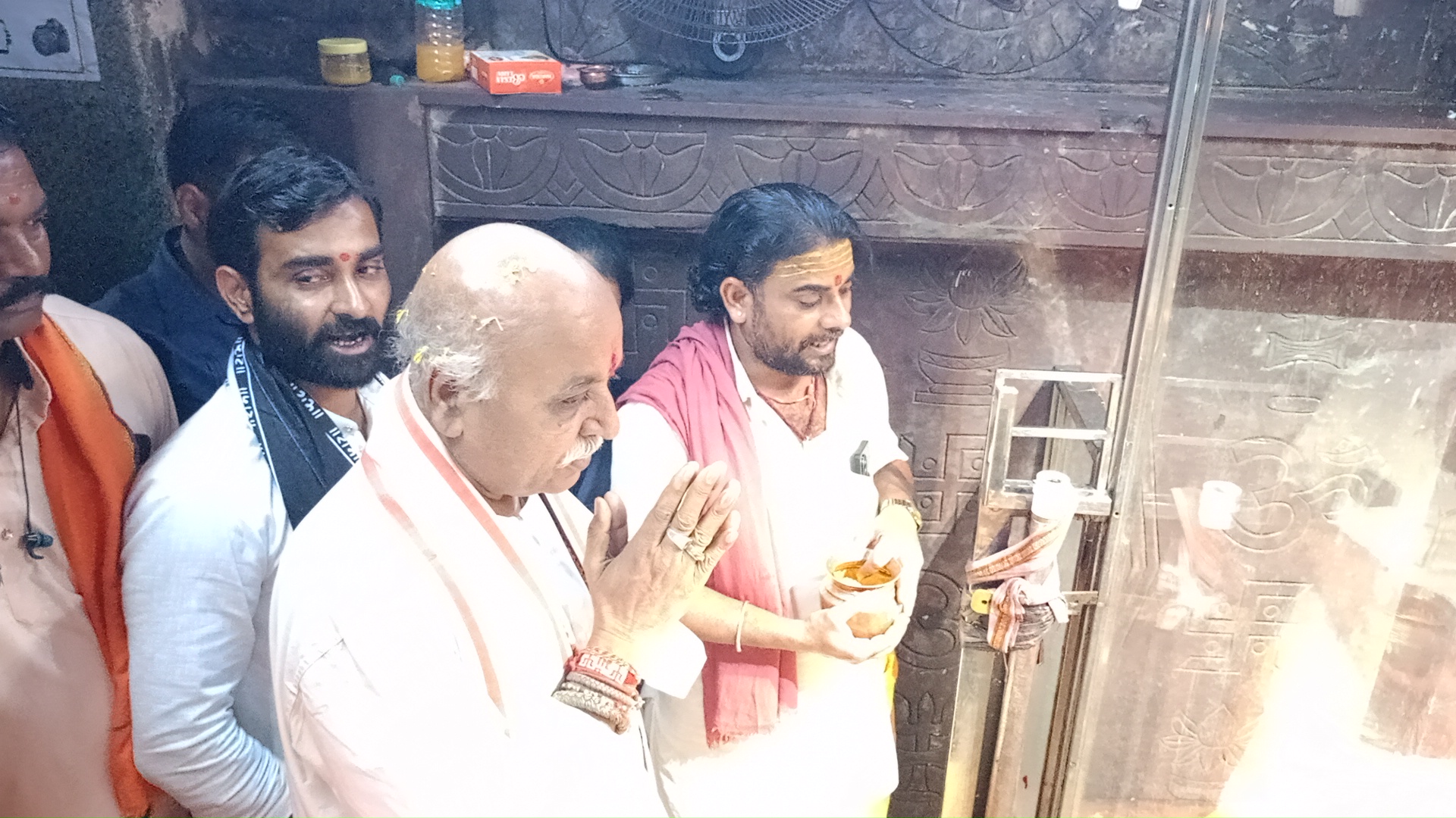 डॉ. प्रवीण तोगड़िया ने किए ओंकारेश्वर ज्योतिर्लिंग के दर्शन posted by Ghanshyam Mahilya from Khandwa