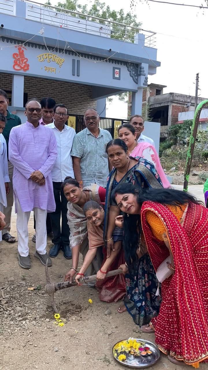 विकास के पथ पर अग्रसर posted by Umesh Kisna Dongare  from Pandhurna