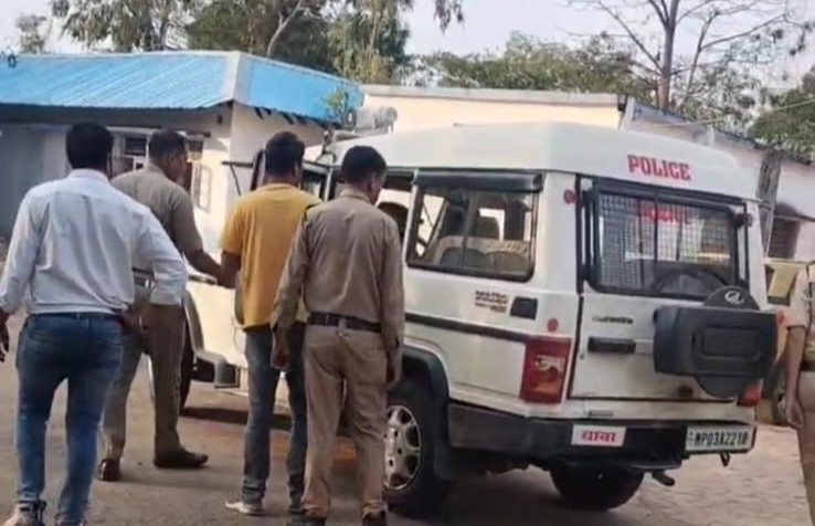 इलाज के बहाने आदिवासी युवती से छेड़छाड़ करने वाला आरोपी डॉक्टर गिरफ्तार posted by Mohammad Afsar  from Multai