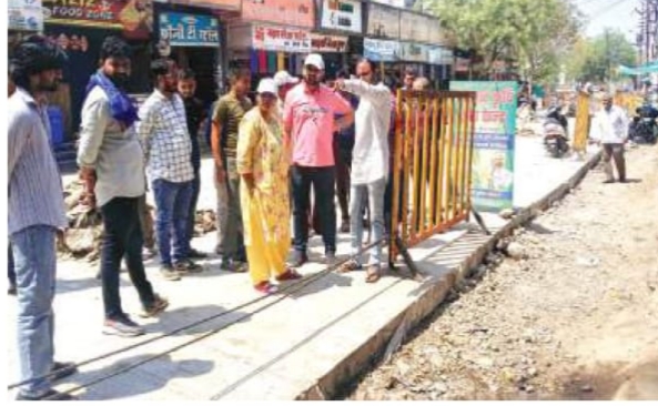 52 दिन बाद आज से शुरु होगा पुराना कलेक्टोरेट के सामने का मार्ग दो माह से पूर्व अवधि में सीसी रोड का काम पूर्ण, सहायक यंत्री ने किया निरीक्षण posted by Lokesh Davde