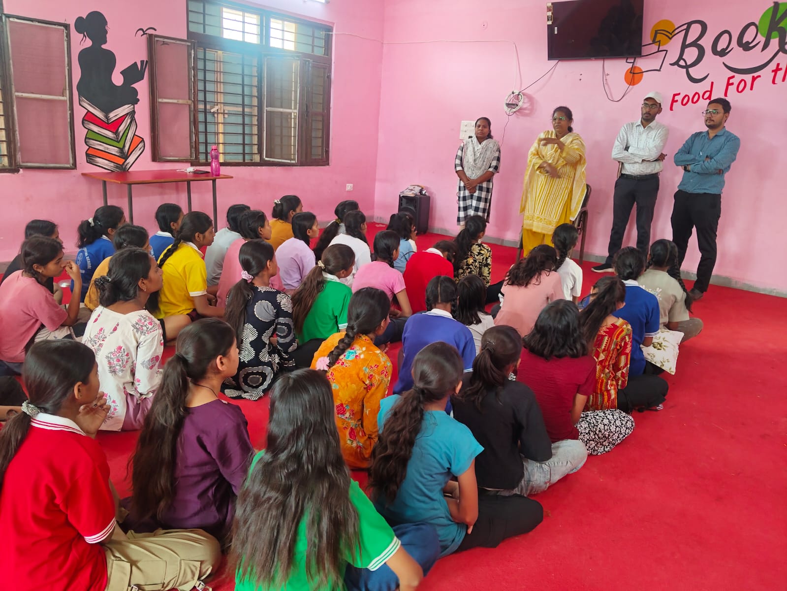 सीएमएचओ और जिला टीकाकरण अधिकारी ने दी सर्वाइकल कैंसर के रोकथाम की जानकारी, 30 बालिकाओं को लगाया टीका posted by Lokesh Davde