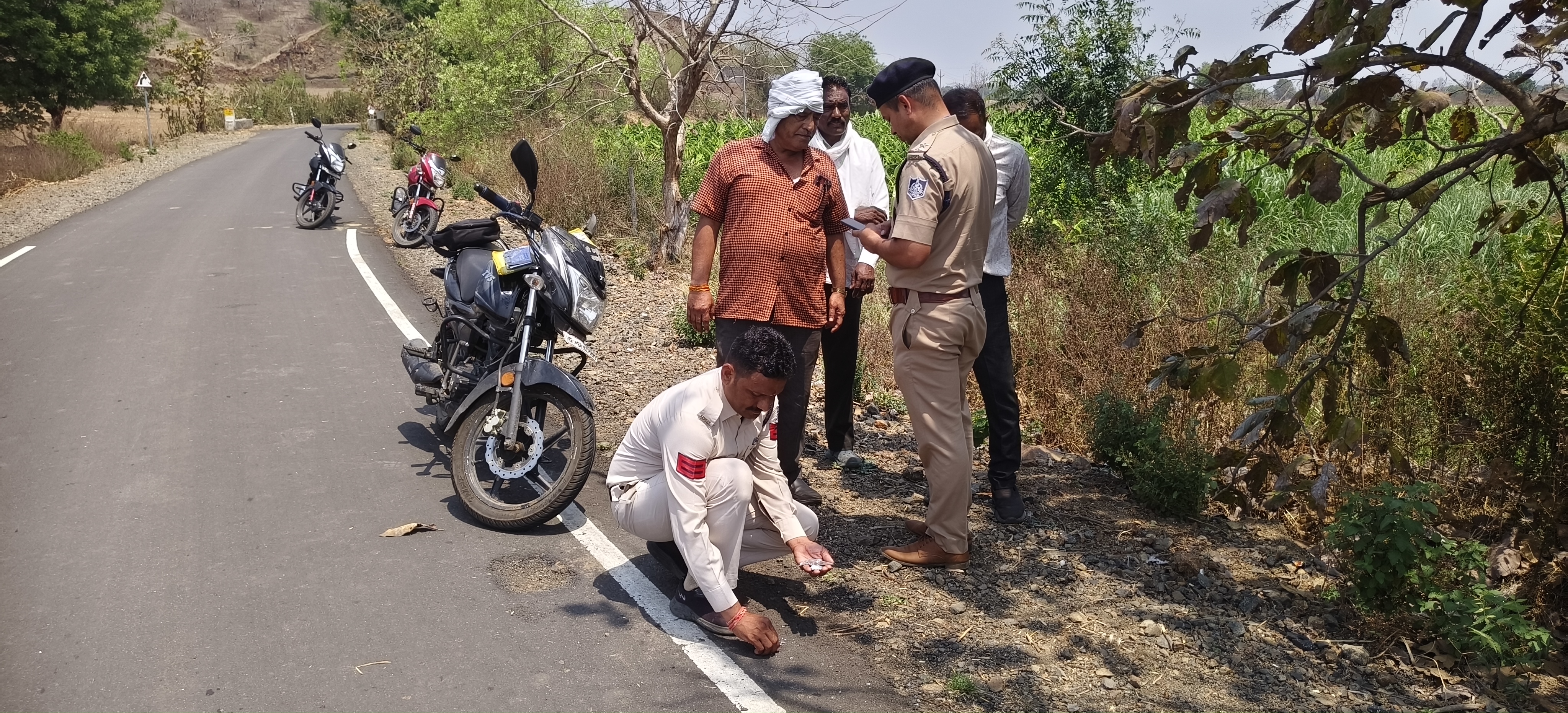 8 से 9 लाख की लूट सर्राफा व्यापारी को पांच लोगों ने लूटा posted by Pradeep Singh from Nepa Nagar