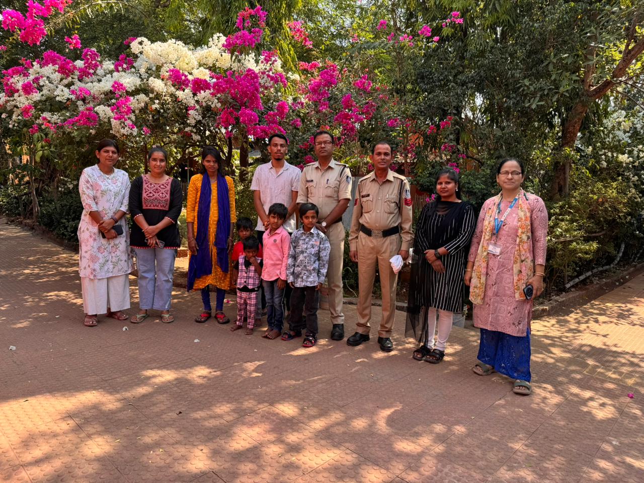 8 महीने बाद मां से मिला 7 वर्षीय ऋतिक, बैतूल पुलिस ने जन्मदिन पर लौटाई खुशियां posted by Mohammad Asif Langha from Amla