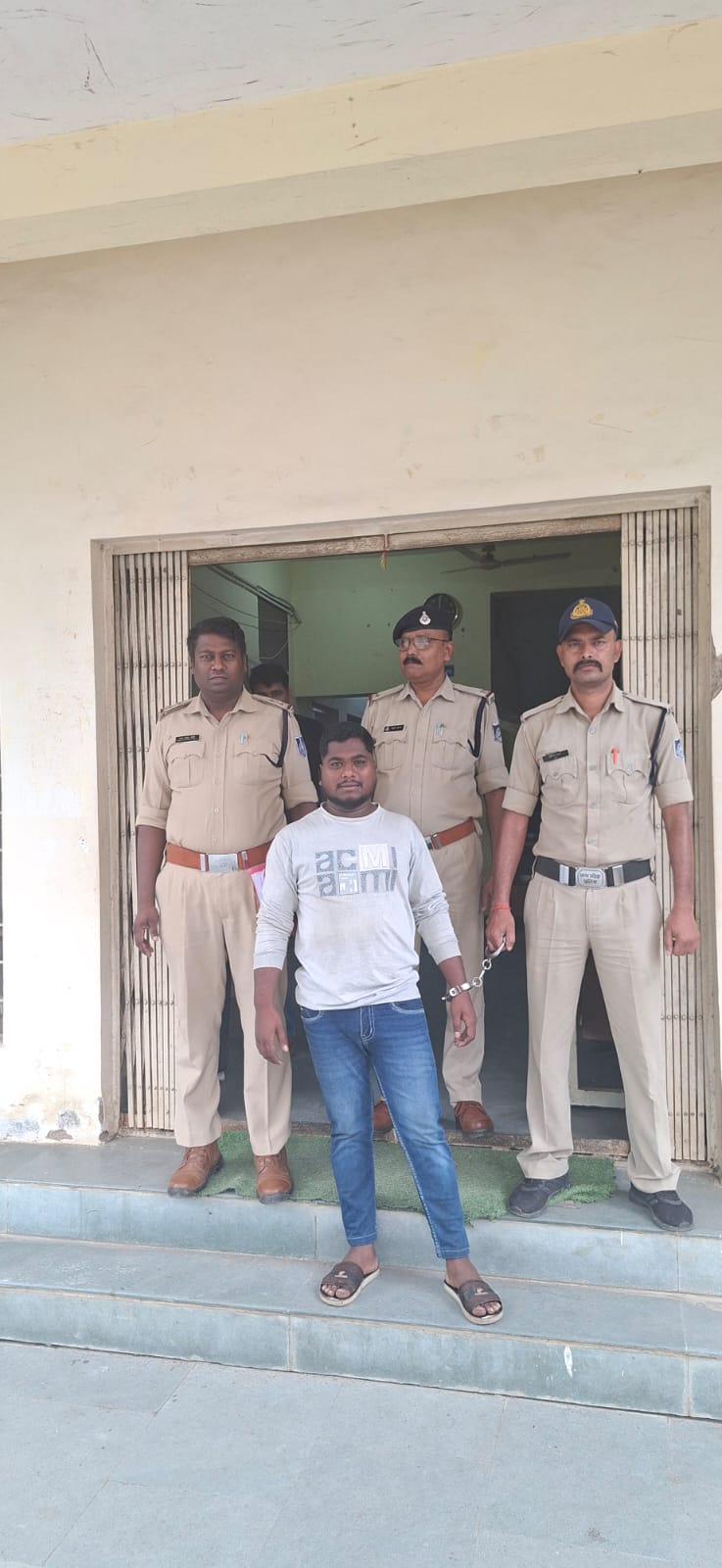 उड़ीसा से गांजा लाकर जिले में खपाने वाला मुख्य सप्लायर गिरफ्तार posted by Mohammad Asif Langha from Amla