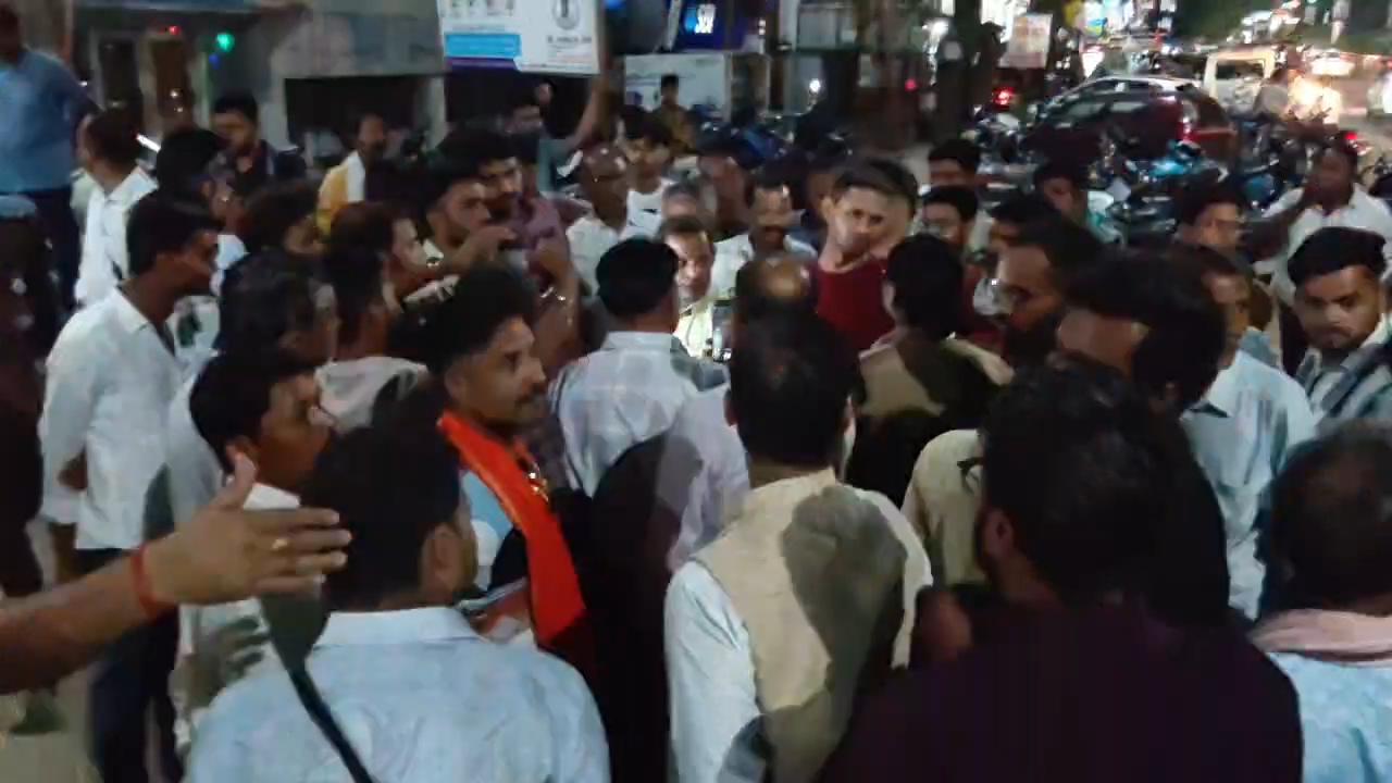 छतरपुर: नर्मदा हॉस्पिटल में ऑपरेशन के बाद महिला की मौत, परिजनों का हंगामा posted by Rajneesh Dev Parmar