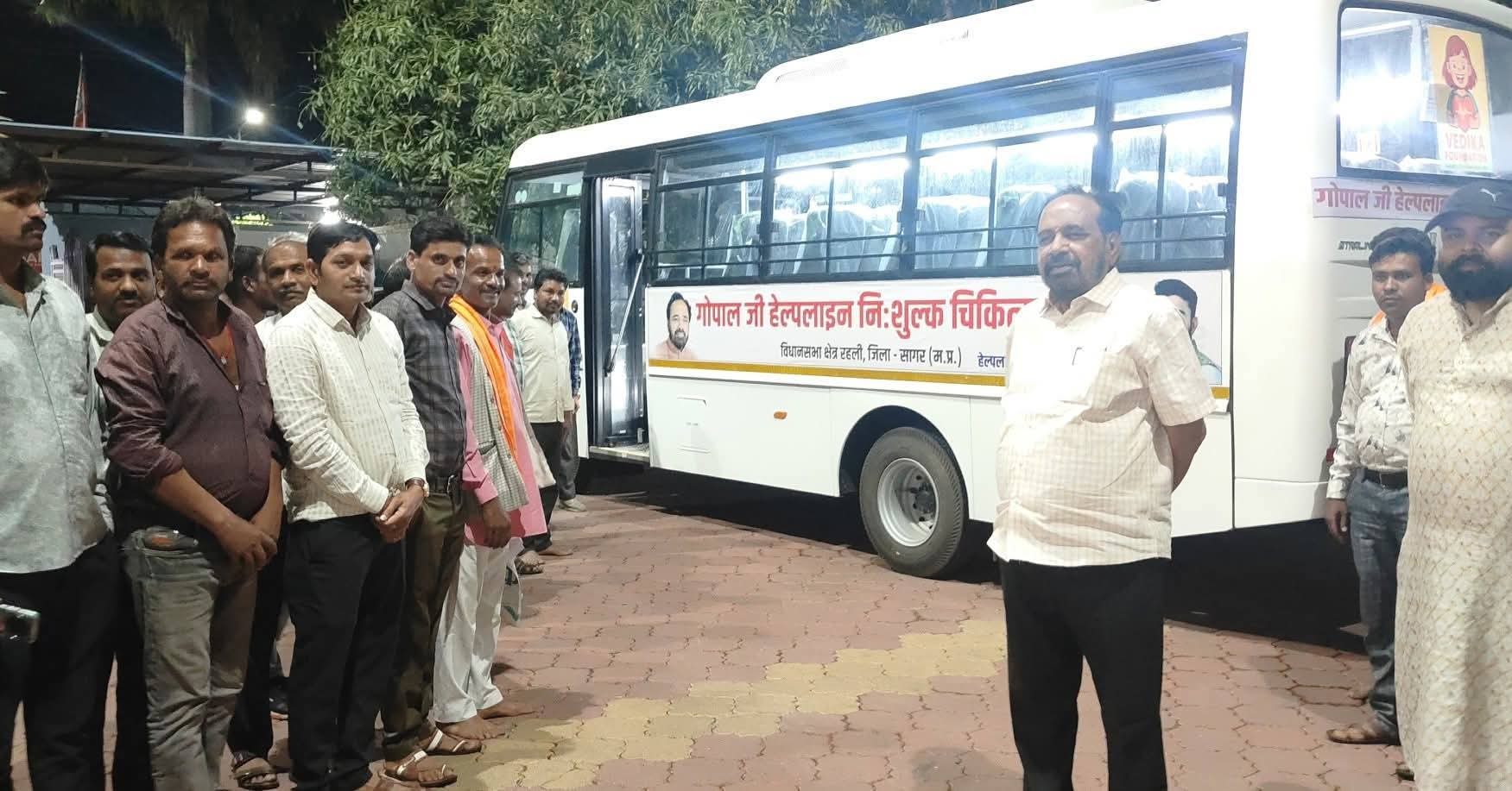 17 मरीजों को पूर्व मंत्री गोपाल भार्गव ने इलाज हेतु भेजा भोपाल posted by Ravi Soni from Garhakota