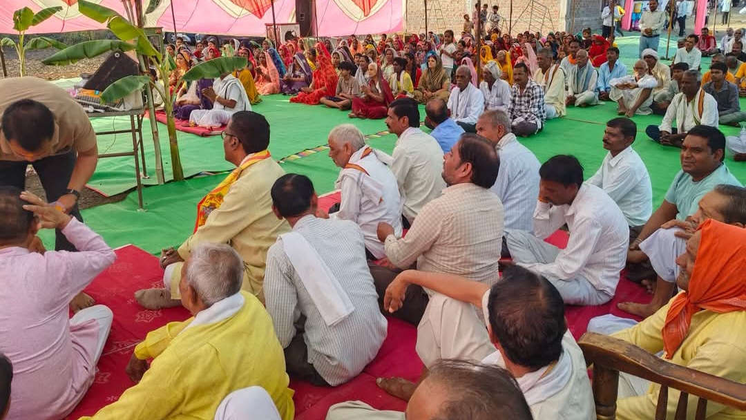 भक्ति के रंग में रंगा केसली: पूर्व मंत्री हर्ष यादव ने श्रीमद्भागवत कथा में टेका मत्था, क्षेत्र की खुशहाली के लिए मांगा आशीर्वाद