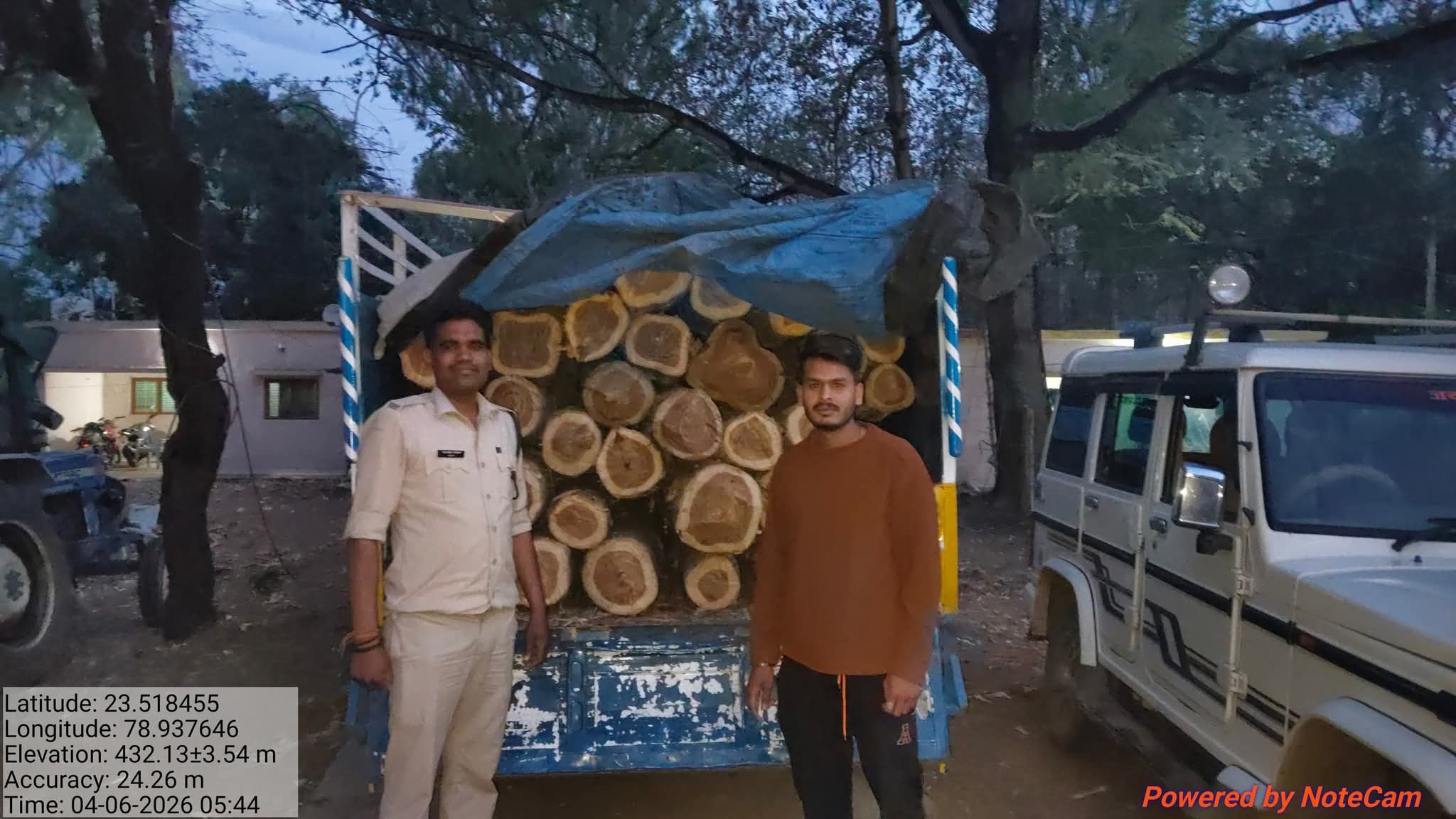 अवैध सागौन तस्करी पर वन विभाग की बड़ी कार्रवाई, पिकअप वाहन सहित आरोपी गिरफ्तार posted by Satish Sen from Deori