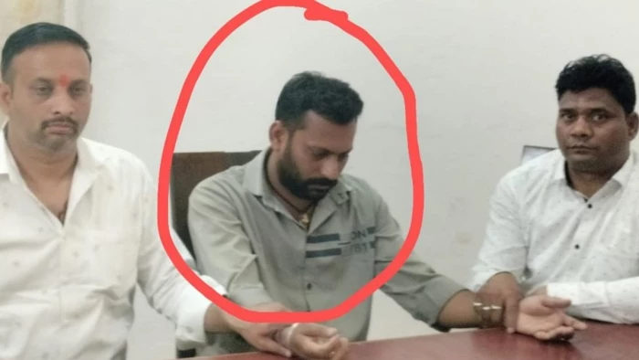  7 हजार की रिश्वत लेते BEO ऑफिस का बाबू रंगे हाथों गिरफ्तार, लोकायुक्त की बड़ी कार्रवाई posted by Lokesh Davde