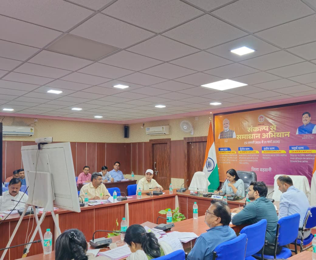 स्कूल छोड़ चुके बच्चों को पुनः दिया जाए प्रवेश कलेक्टर- सिंह posted by Lokesh Davde