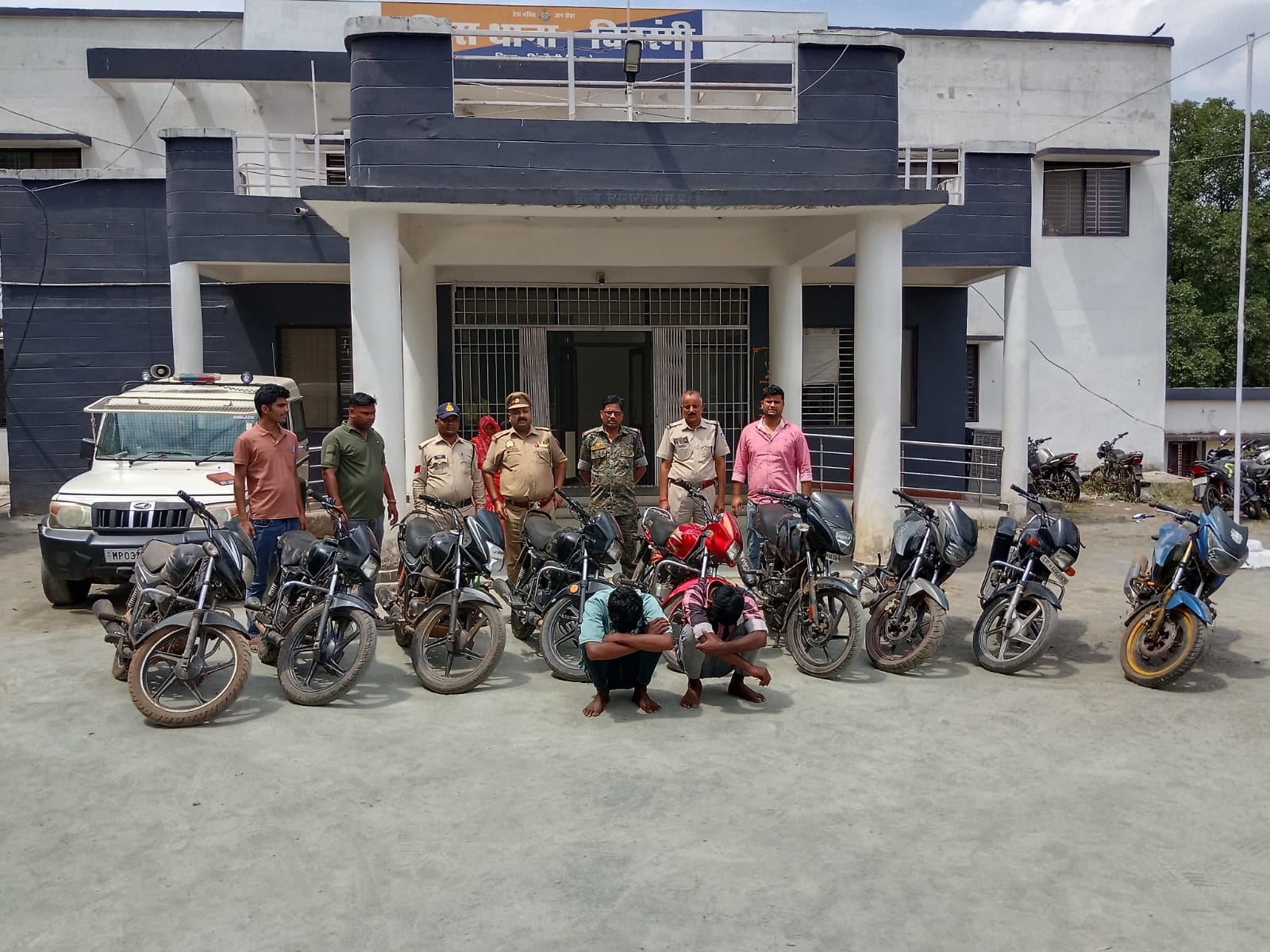 अंतरराज्यीय वाहन चोर गिरोह का भंडाफोड़, 9 मोटरसाइकिल जब्त – तीन आरोपी गिरफ्तार posted by Avnish Sharma from Singrauli