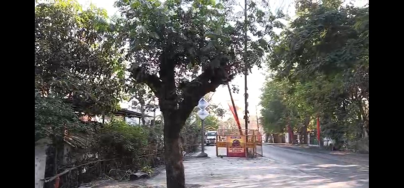 मंडला की जानलेवा सड़क का सच्चाई posted by Yogesh Chourasia  from Mandla