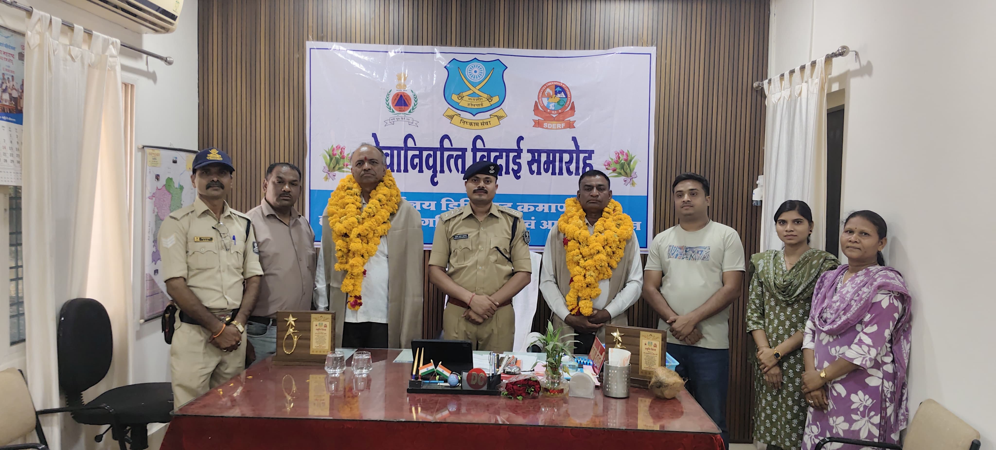 38 वर्षों की उत्कृष्ट सेवा के बाद लांस नायक गजराज सिंह एवं सैनिक सत्यनारायण मीना का भव्य सेवानिवृत्त सम्मान समारोह आयोजित posted by Ghanshyam Mahilya from Khandwa