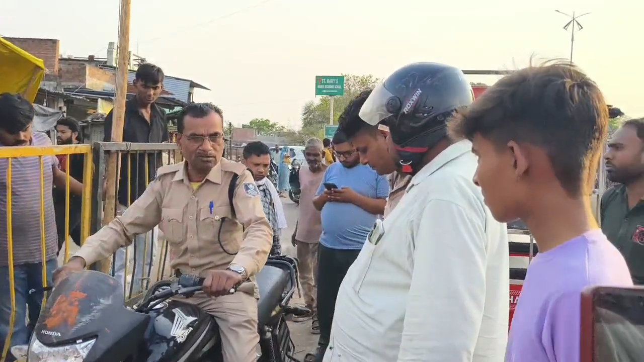 दर्दनाक सड़क हादसा चाकघाट मंत्री चौराहे पर