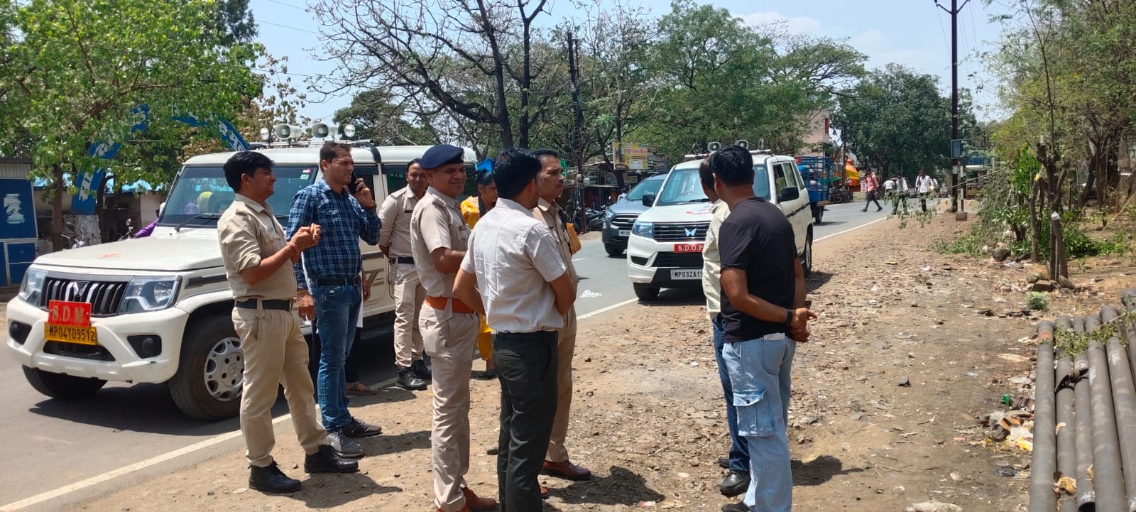 प्रशासन की बड़ी कार्यवाही,तहसील कार्यालय के सामने से हटाया गया अतिक्रमण posted by Mohammad Afsar  from Multai