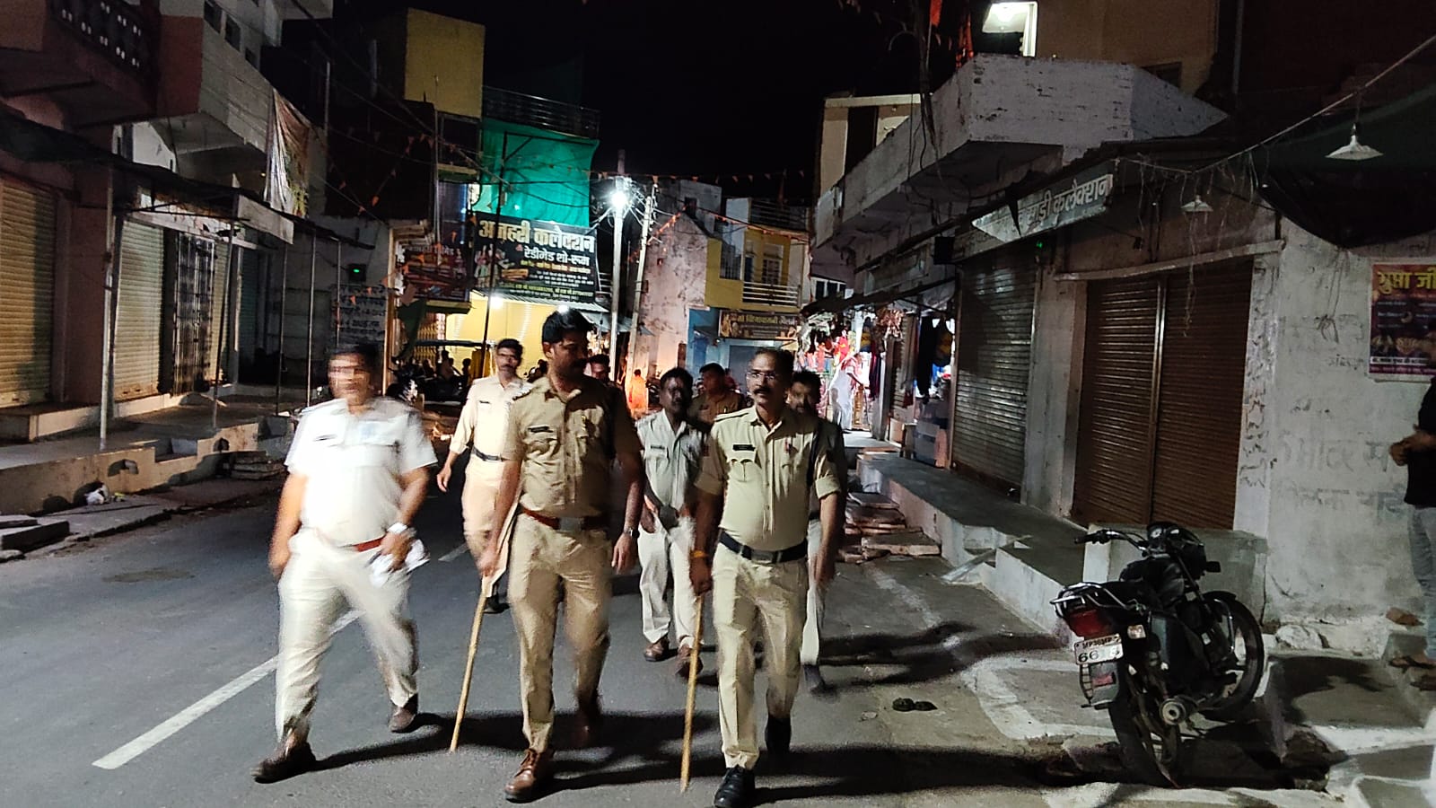 बल्देवगढ़ में नए थाना प्रभारी का एक्शन मोड: पद संभालते ही चंदन शाक्य का पैदल भ्रमण, अपराधियों में खलबली