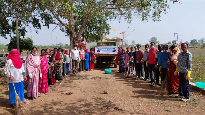 जन अभियान परिषद की मुहिम महाराज सागर में जलकुंभी सफाई अभियान शुरू