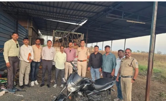 पांढुर्णा पुलिस के सहयोग से कबाडी मोहल्ले से तीन आरोपी को महाराष्ट्र पुलिस ने पकड़ा लाखों का माल जप्त posted by Umesh Kisna Dongare  from Pandhurna